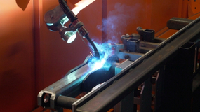 Kompakte QIROX-Roboteranlagen bei Nussbaum